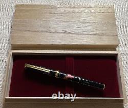 Nice Platinum Kanazawa Haku Leaf Fountain Pen withBox, Goldfish, 18K Gold Nib Fine