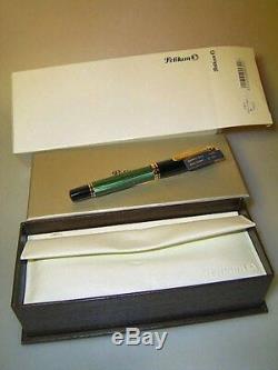 PELIKAN M800 pen, green striated, boxed