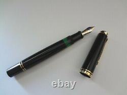 Pelikan Souveran M800 Black Fountain Pen 18K Medium Nib 18c-750 Box Instruction