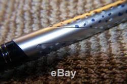 Sheaffer Intrigue Seal 619 Fountain Pen 14K Broad Nib, New in Box