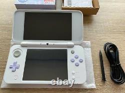 Nouveau Nintendo 2ds LL White X Lavender Console Boxed Avec Stylo Tactile Et Chargeur Usb