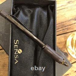 Nouveau dans la boîte, stylo Sensa Pen Original en noir métallisé, fabriqué aux États-Unis, avec boîte rigide et coussin.