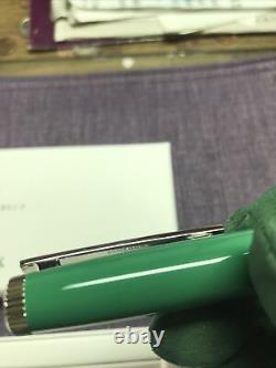 Rolex Baselworld 2015 Cadeau VIP? Stylo à bille à capuchon vissé lourd vert. Neuf dans sa boîte.