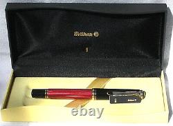 Stylo à bille Pelikan R600 rouge et noir avec finitions en or, neuf dans sa boîte produit